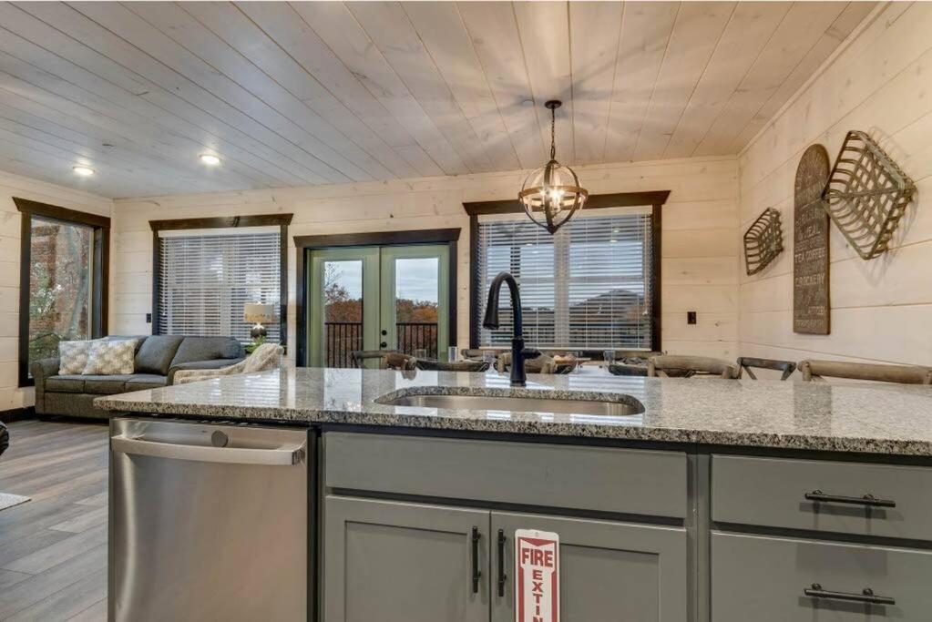 Blue Moon Ridge: Brand New Cabin! 5 Bedrooms, Pool/Hot Tub, Theatre Pigeon Forge Exterior foto