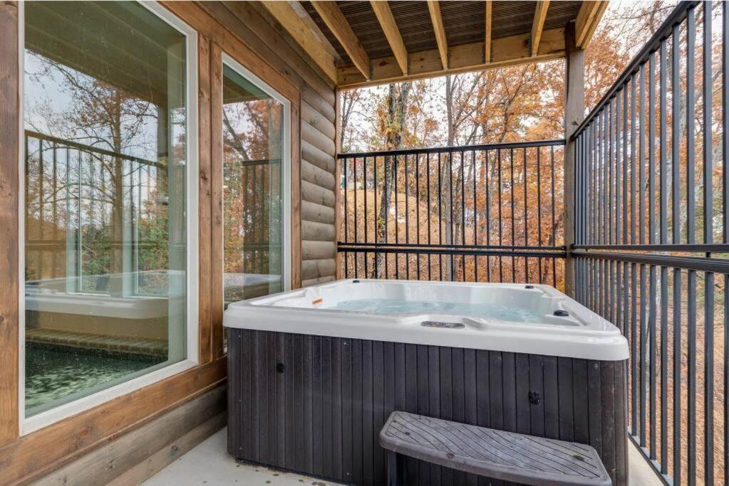 Blue Moon Ridge: Brand New Cabin! 5 Bedrooms, Pool/Hot Tub, Theatre Pigeon Forge Exterior foto