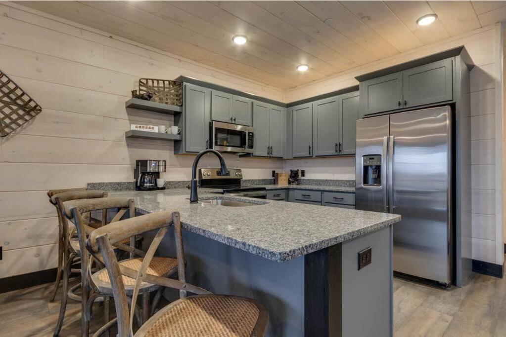 Blue Moon Ridge: Brand New Cabin! 5 Bedrooms, Pool/Hot Tub, Theatre Pigeon Forge Exterior foto
